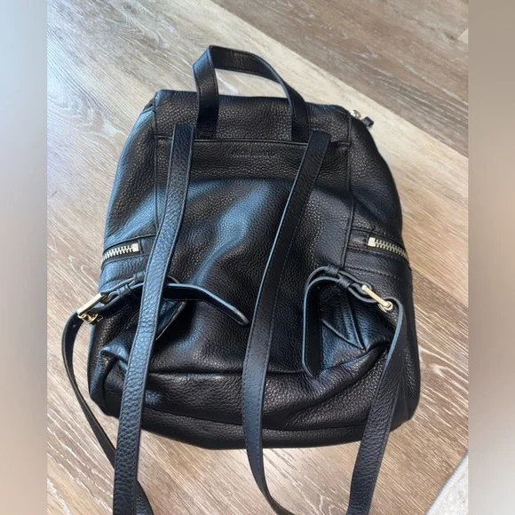 Authentic Vince Camuto Black Leather Small backpack - Picture 2 of 5